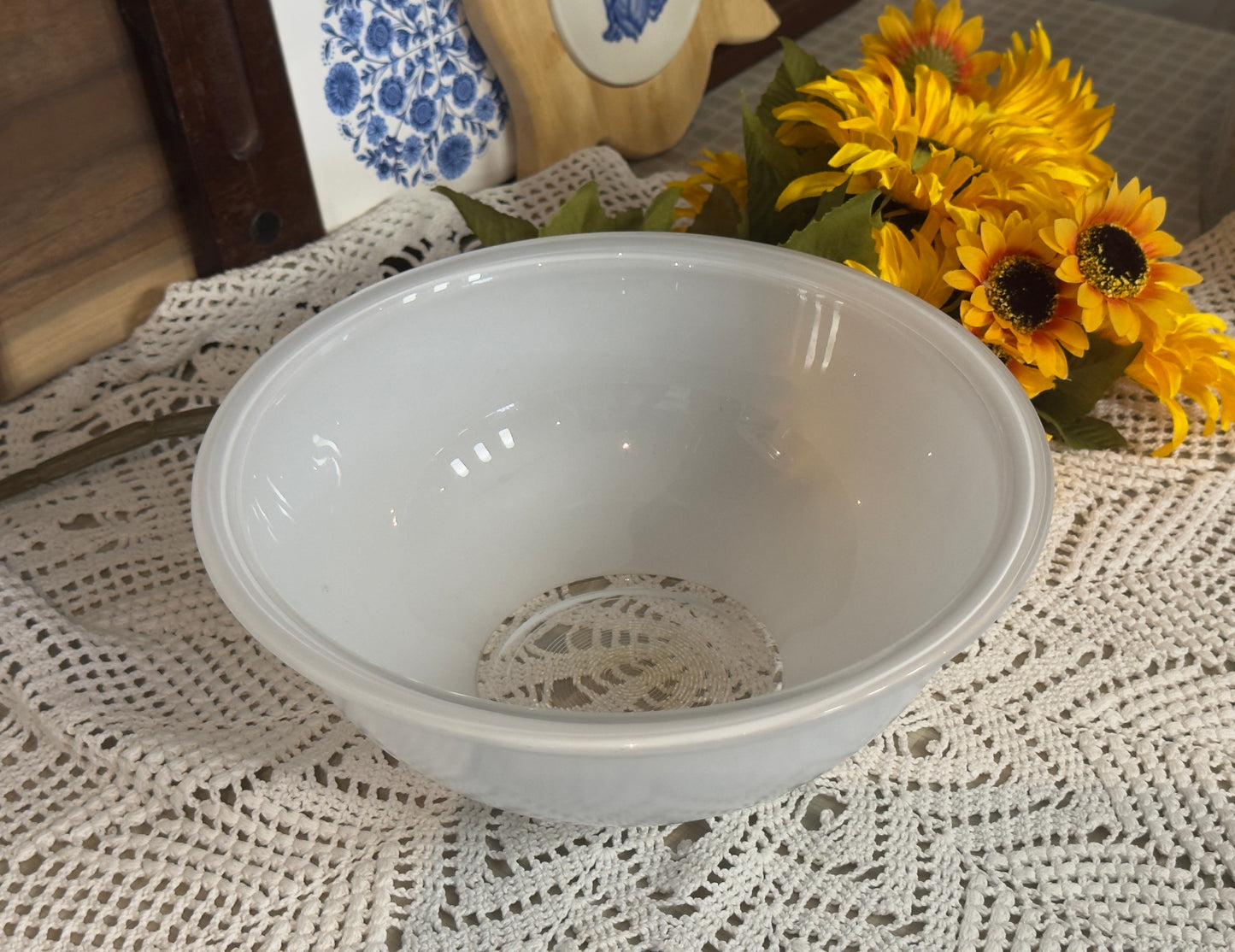 PYREX 325 White Frosted Clear Glass Mixing Bowl