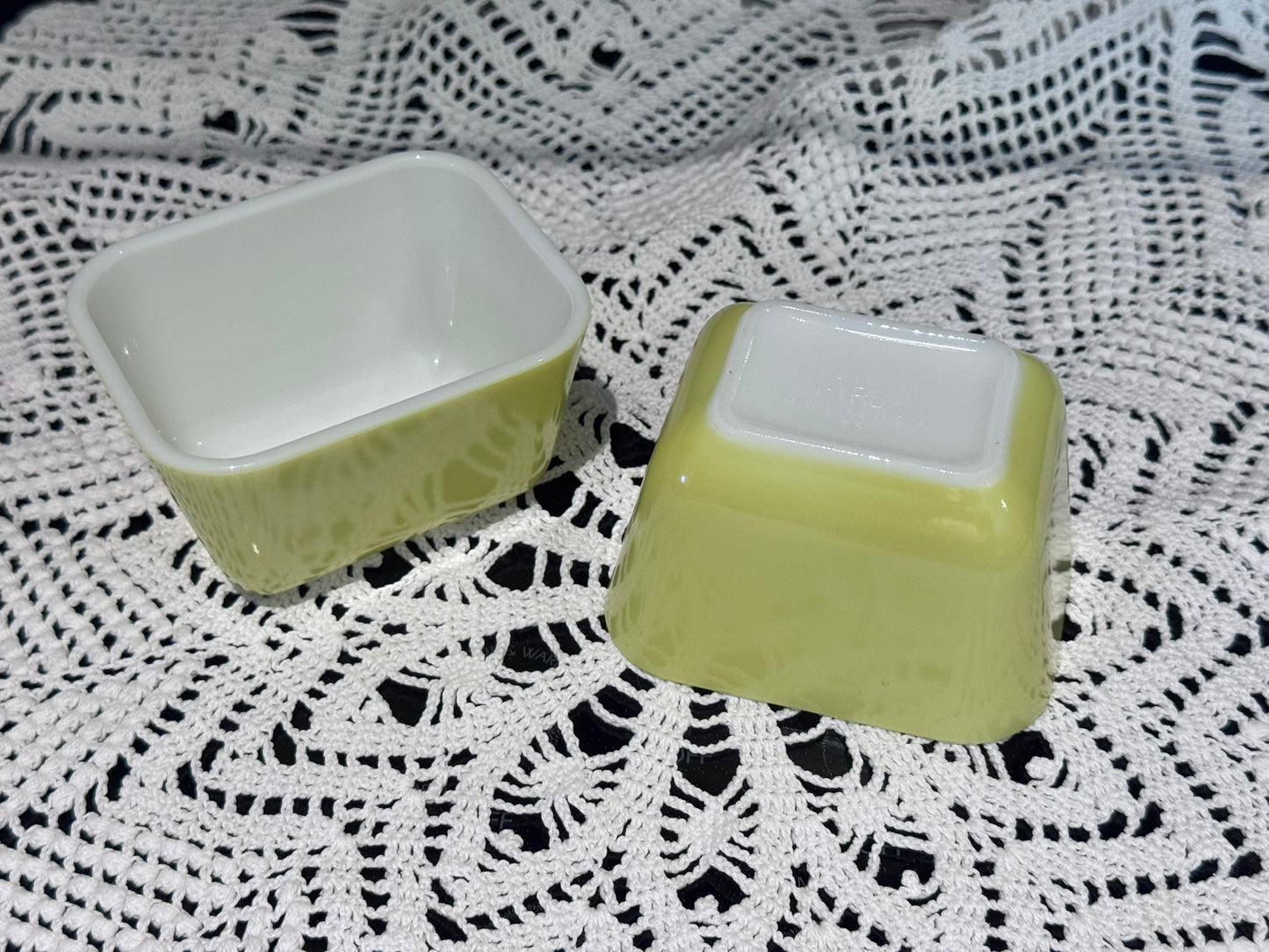 PYREX 501-B Yellow Refrigerator Dish
