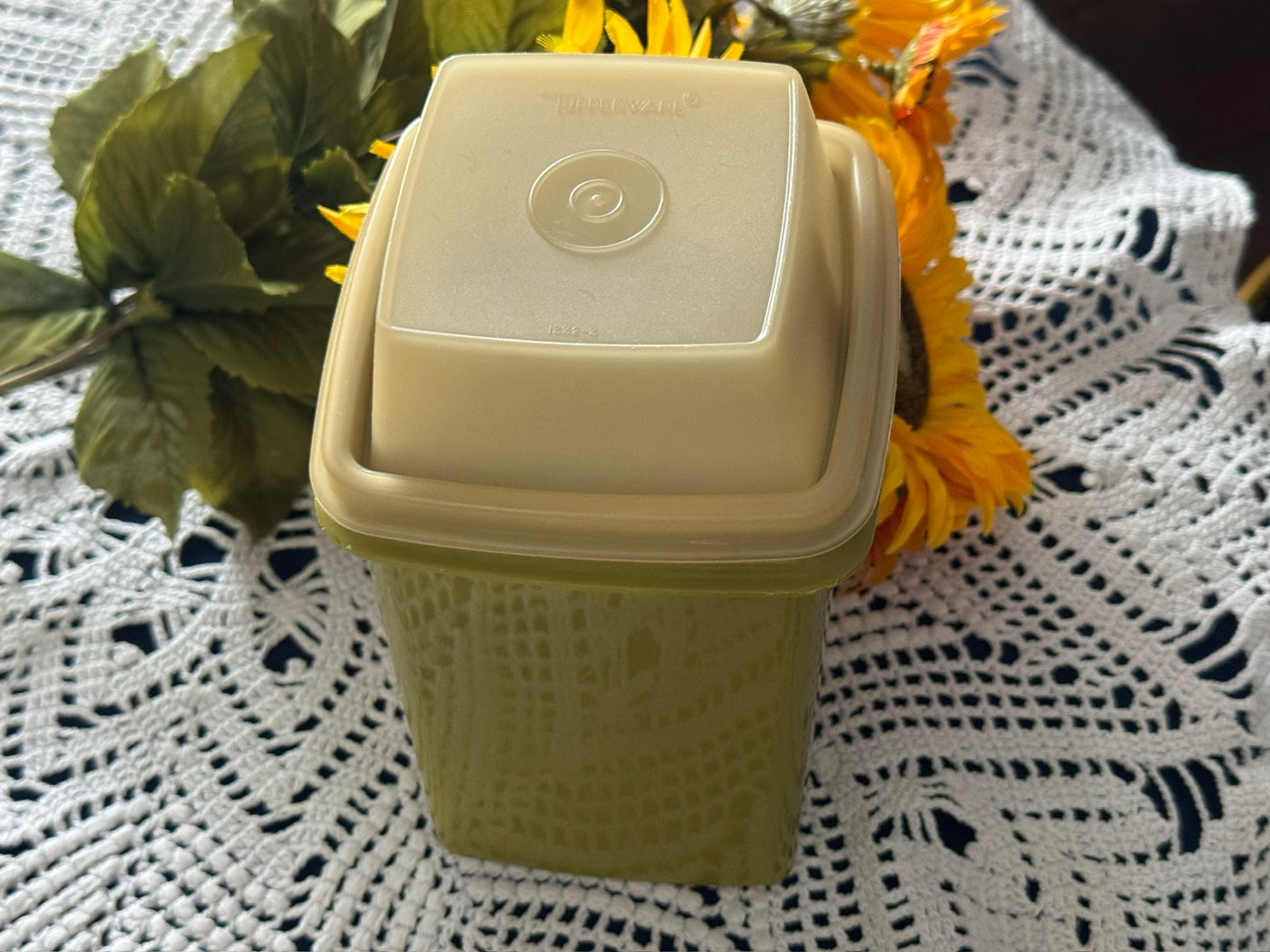 Tupperware Olive Green Pickle Keeper 1330-6