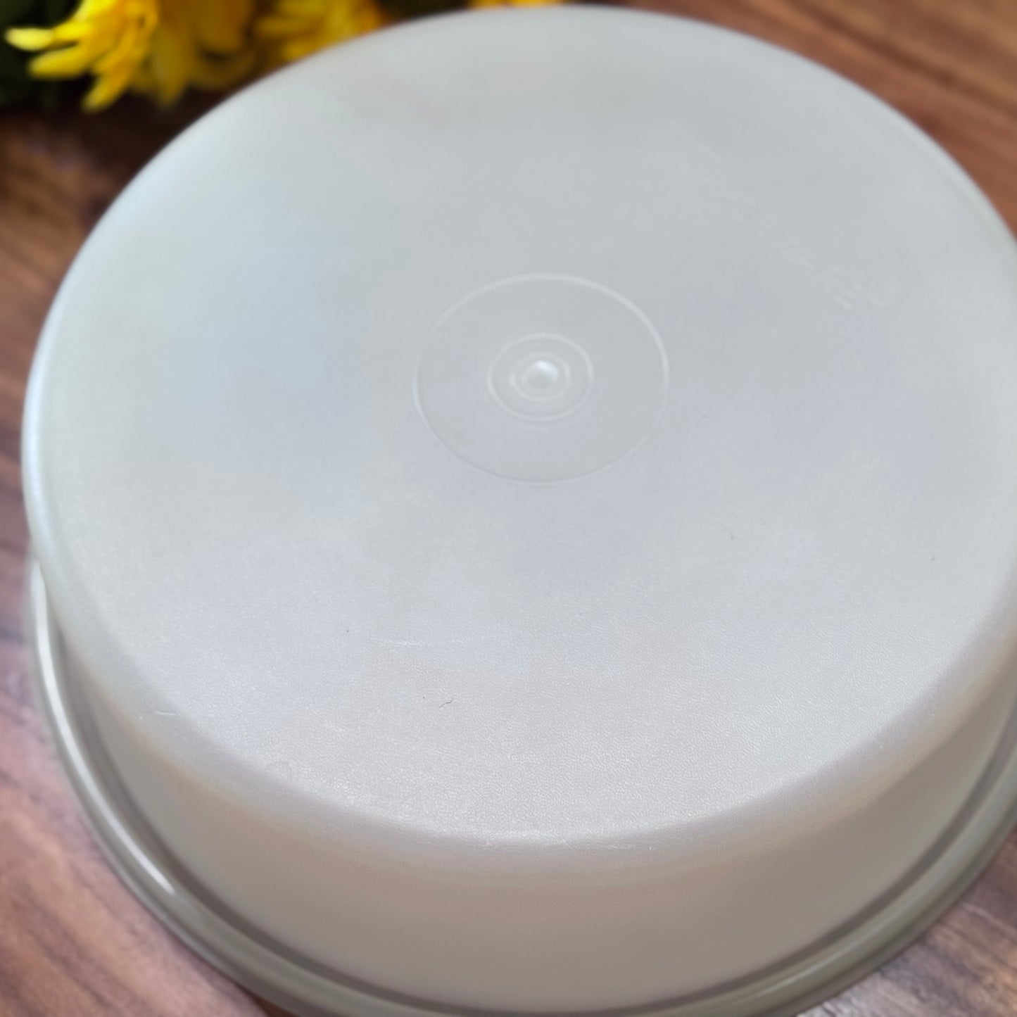Tupperware #719-1 Harvest Gold, White Top Pie/Cake Carrier/Taker