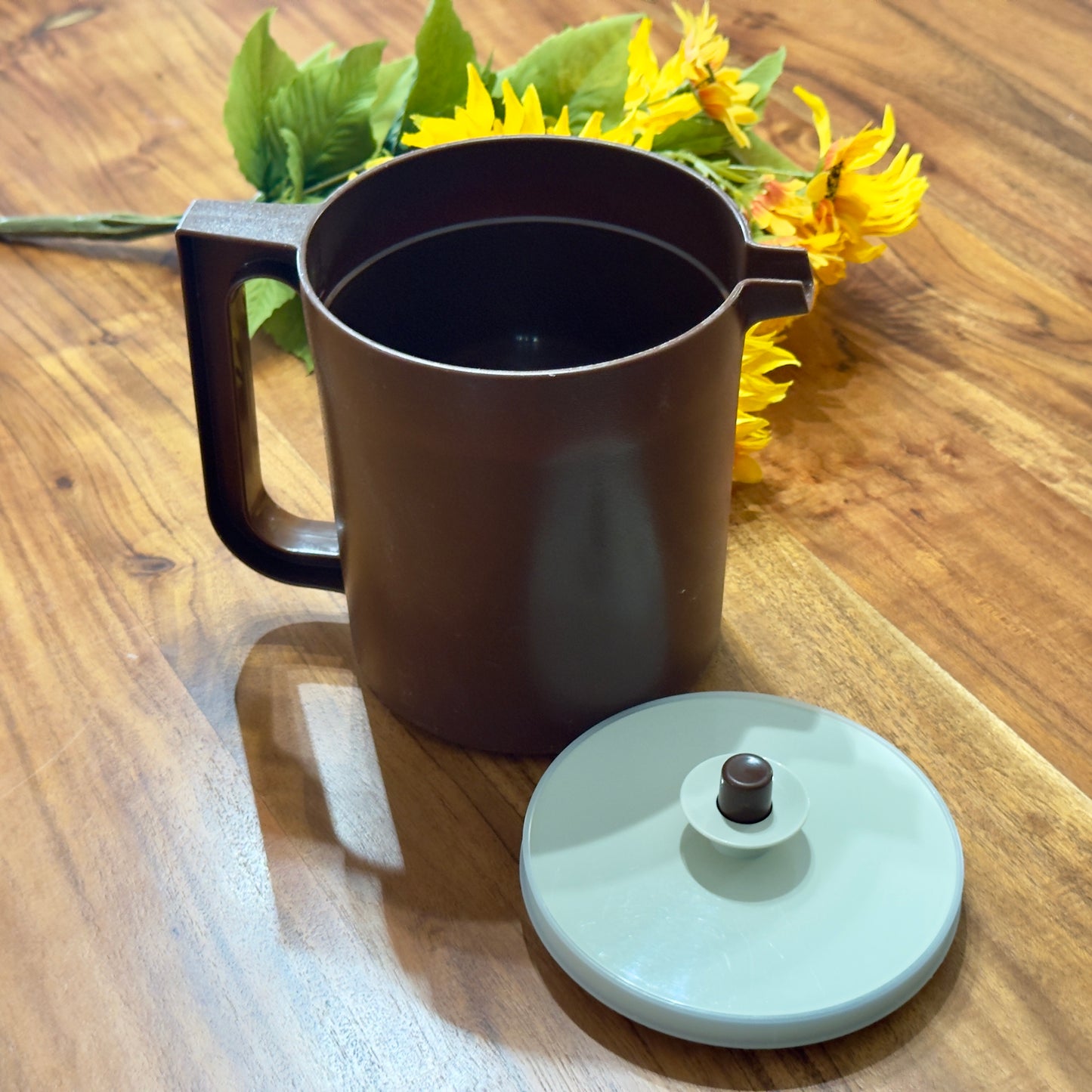 Brown Tupperware 1.5 Quart Pitcher