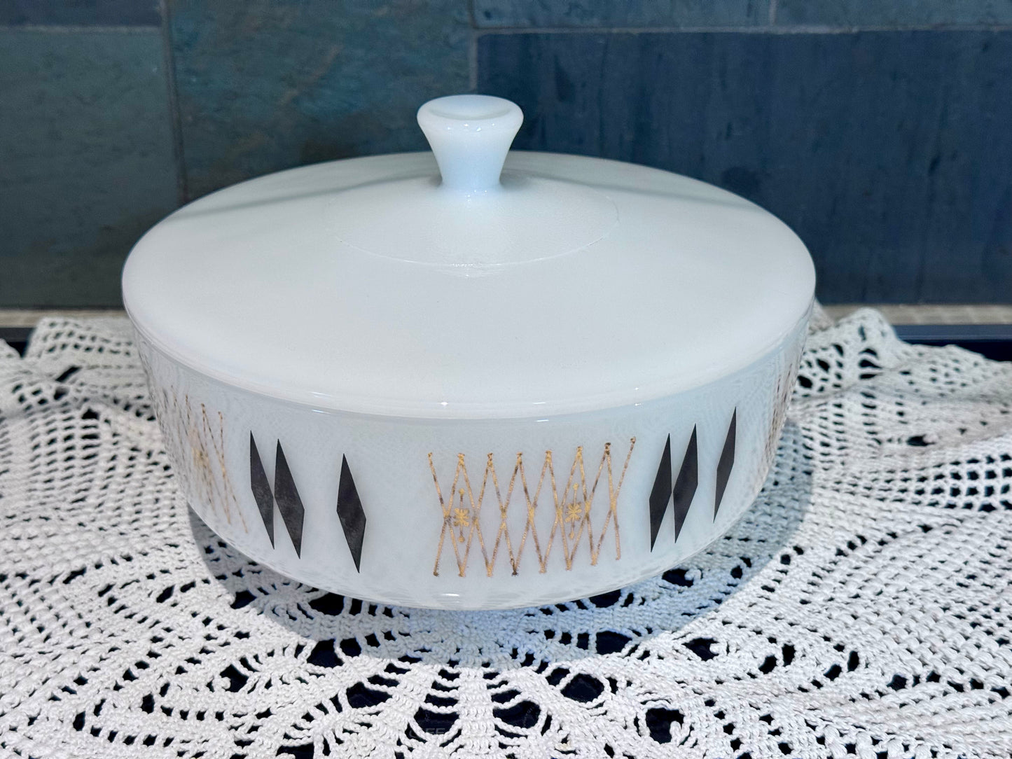 Federal Glass 3 1/2 QT 'Harlequin' Pattern Casserole Dish