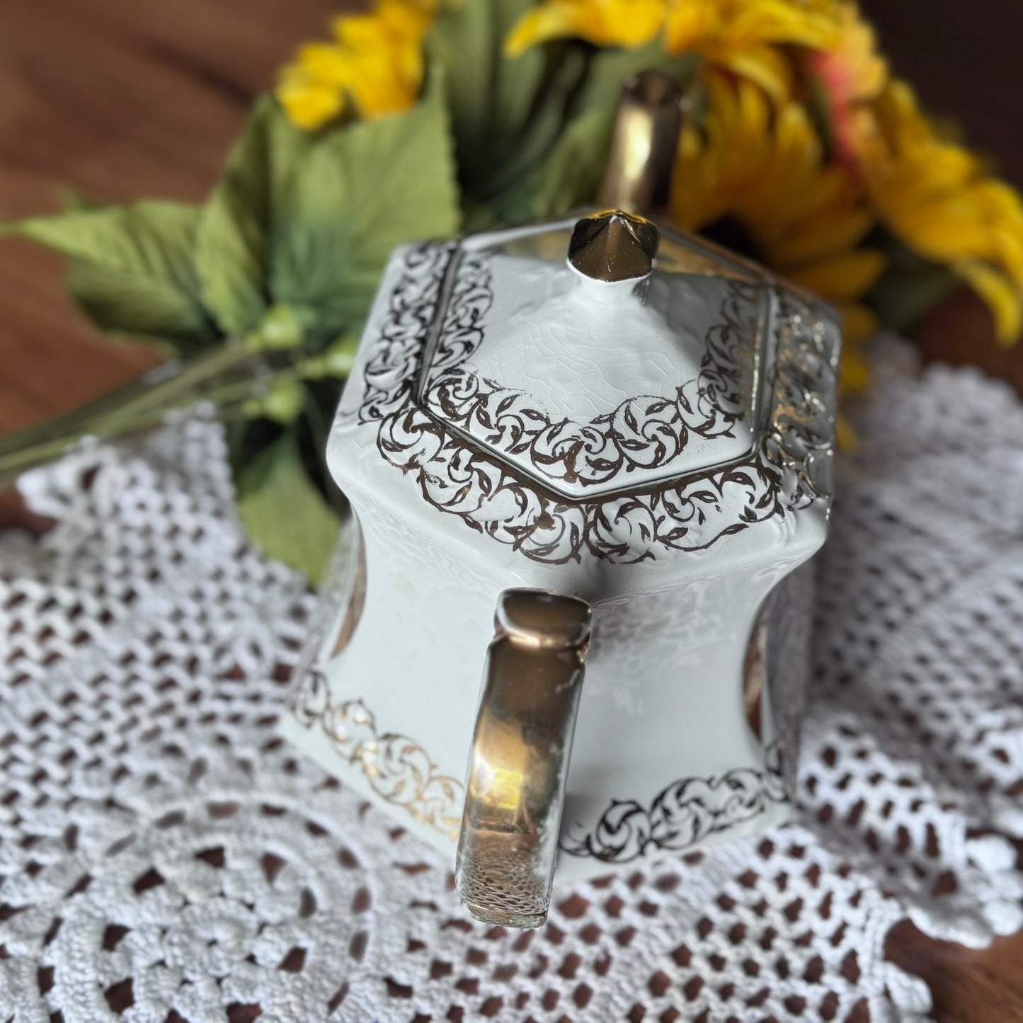 WOOD & SONS White & Gold Teapot