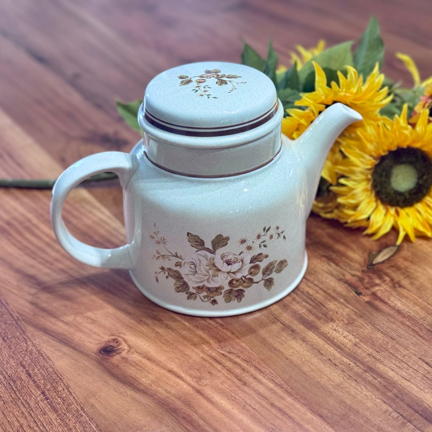 Royal Doulton "Ravel" L.S.1037 Teapot