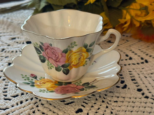 Bone China England Roses Teacup & Saucer