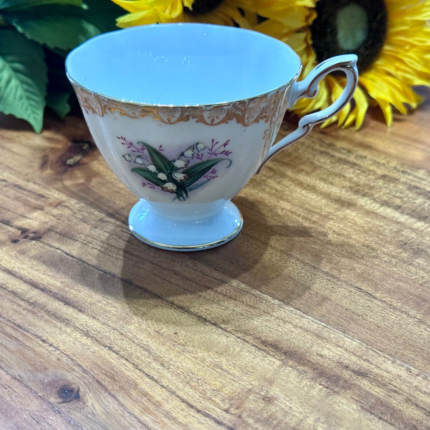 Royal Standard 'Lily of the Valley" Teacup & Saucer Set