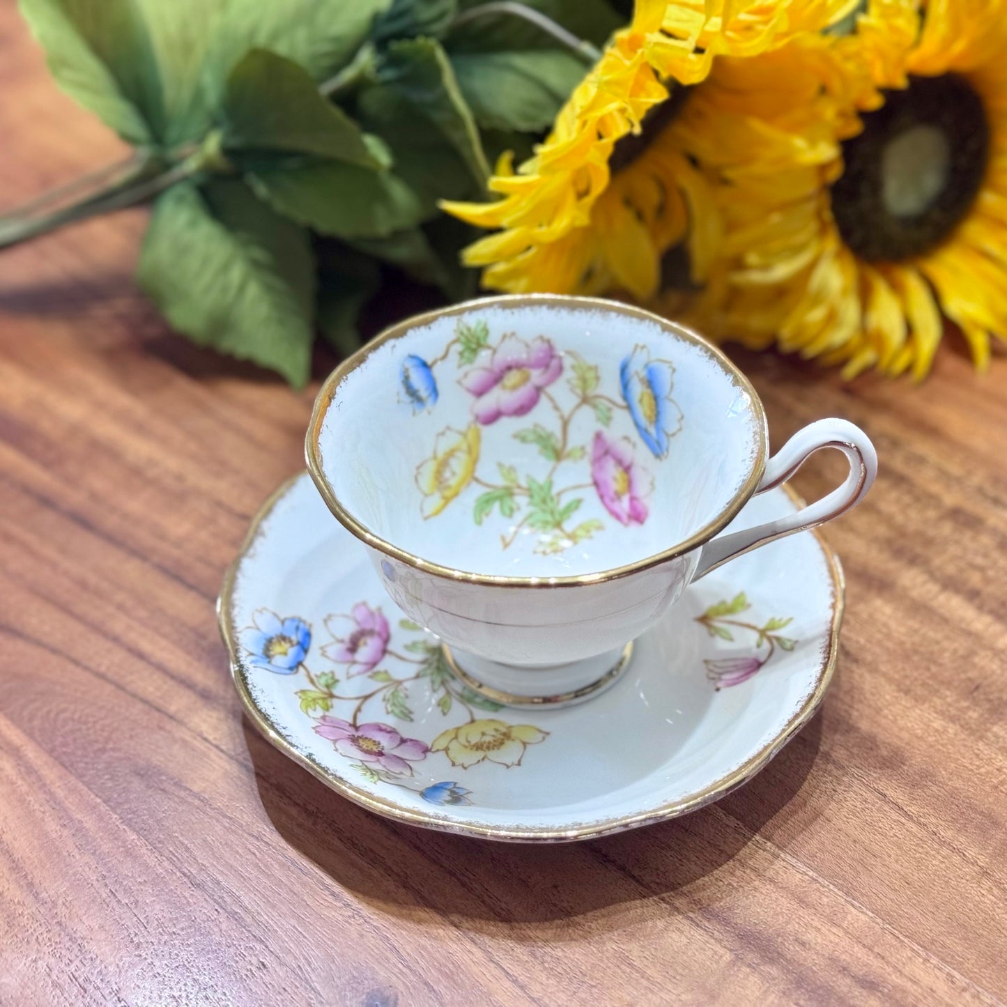 Royal Albert ANEMONE England Teacup & Saucer Set