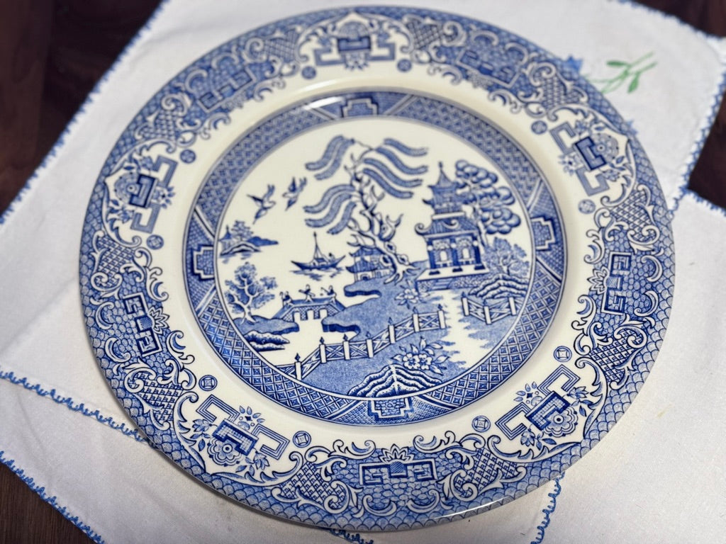 EIT English Ironstone Blue Willow Dinner Plate