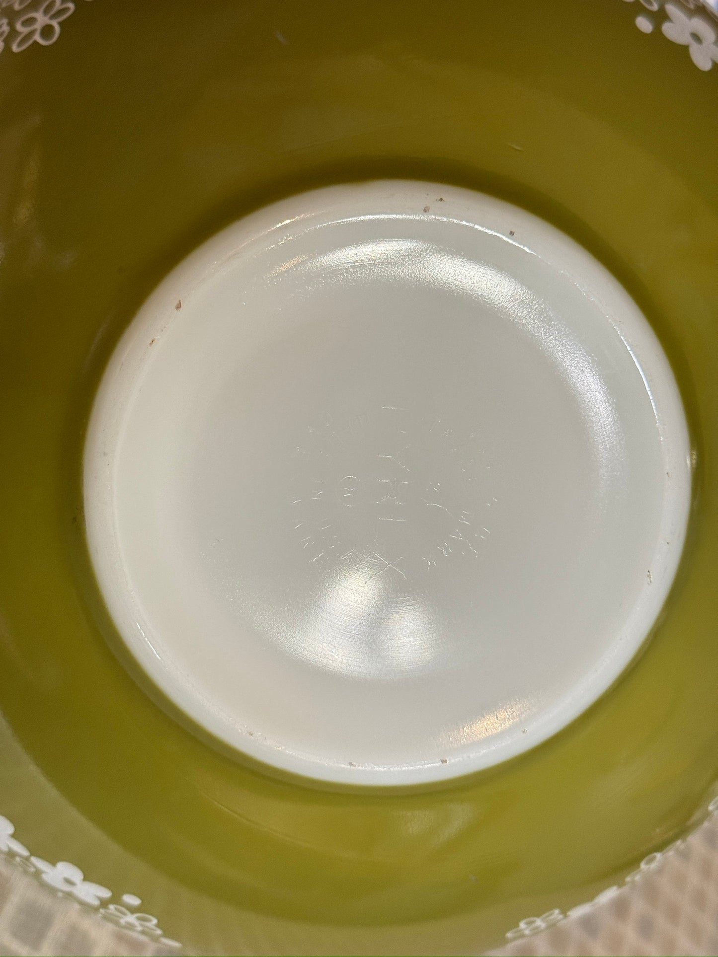 PYREX 'Crazy Daisy or 'Spring Blossom' 4 QT Cinderella Mixing Bowl