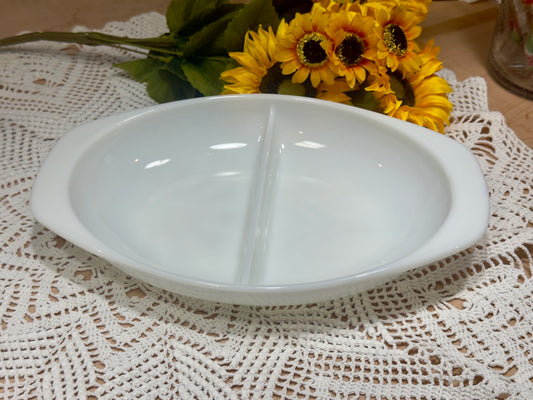 PYREX 1063 1 1/2 QT Opal Milk Glass Divided Casserole Dish