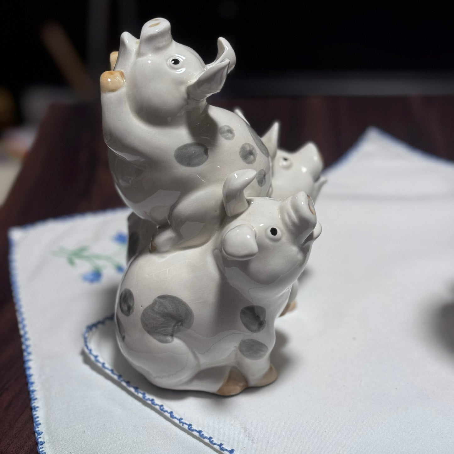 Omnibus Fitz & Floyd Ceramic Stacked Pigs Book Ends