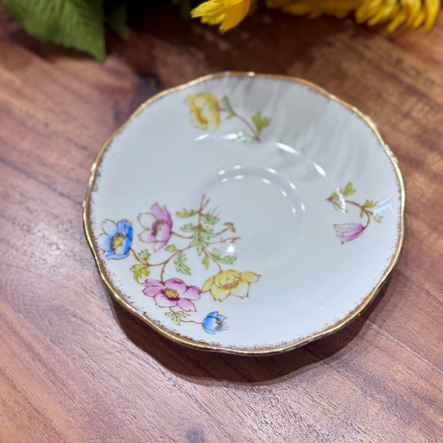Royal Albert ANEMONE England Teacup & Saucer Set