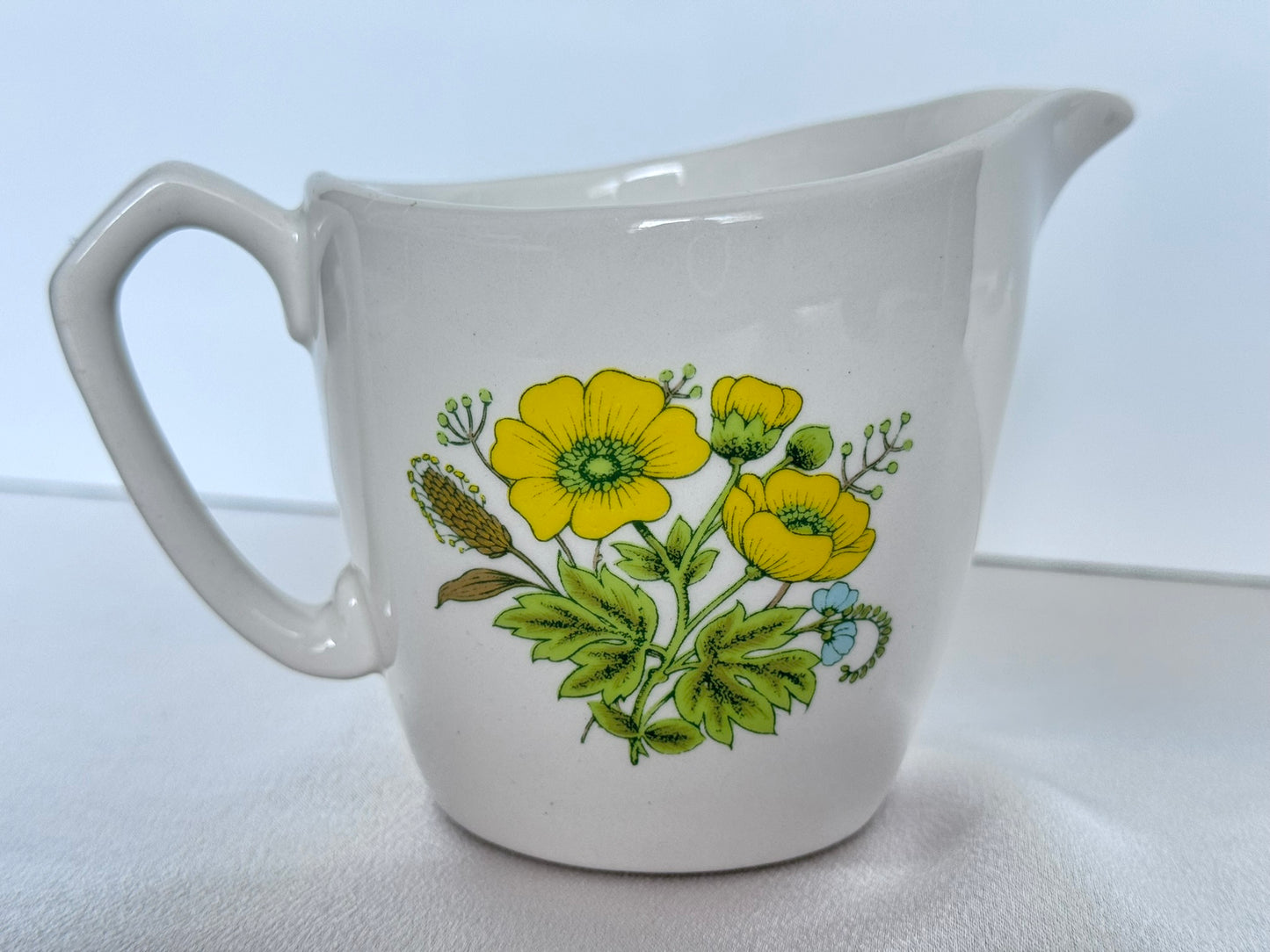 MYOTT Serving Dish & Creamer