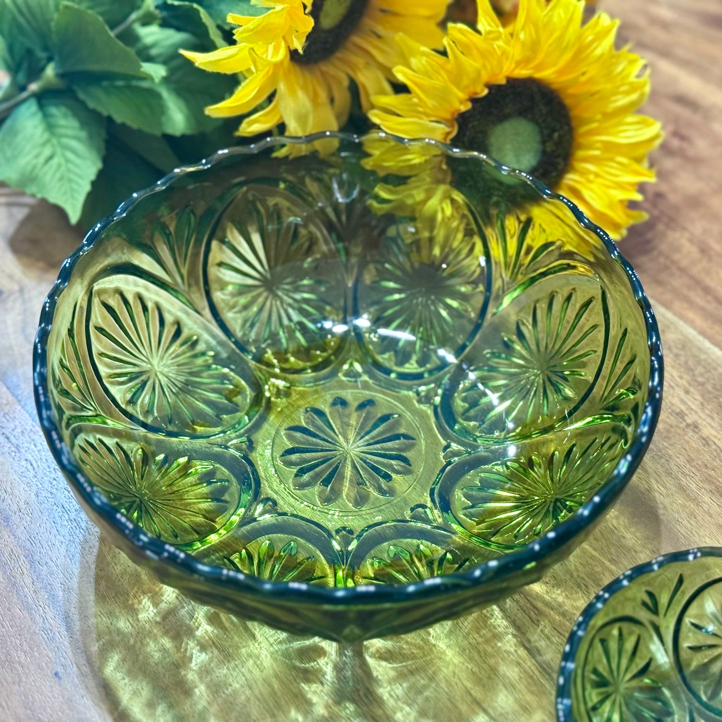 Anchor Hocking Green Starburst Medallion Serving Bowl/Chip & Dip Set