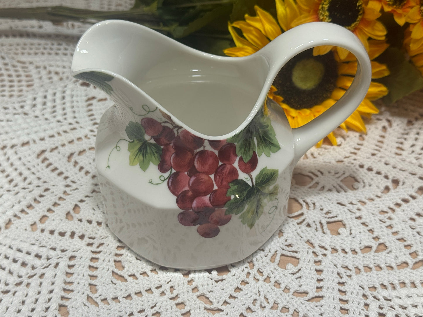 Royal Doulton 'Vintage Grape' Gravy Boat Set