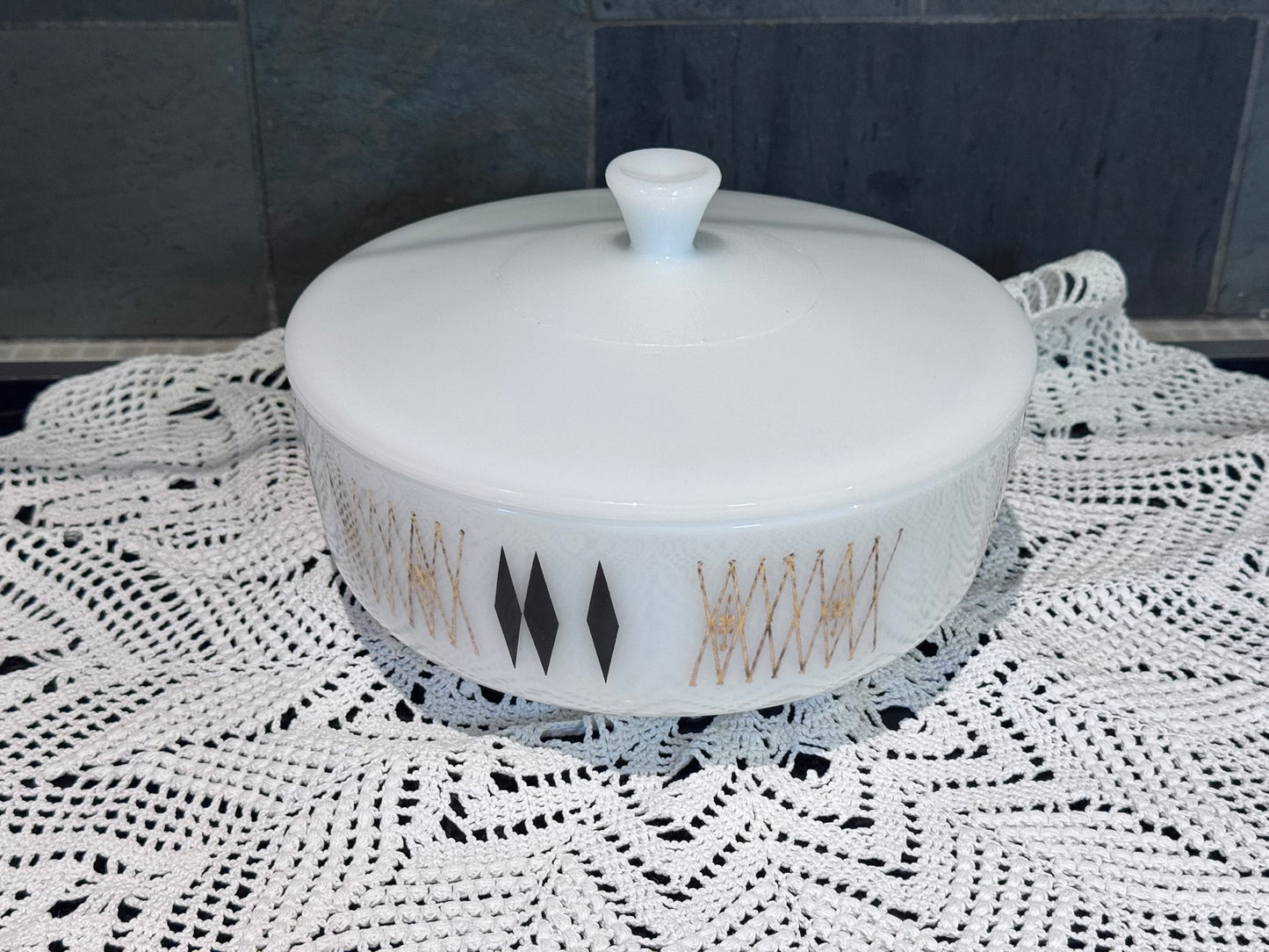 Federal Glass 3 1/2 QT 'Harlequin' Pattern Casserole Dish