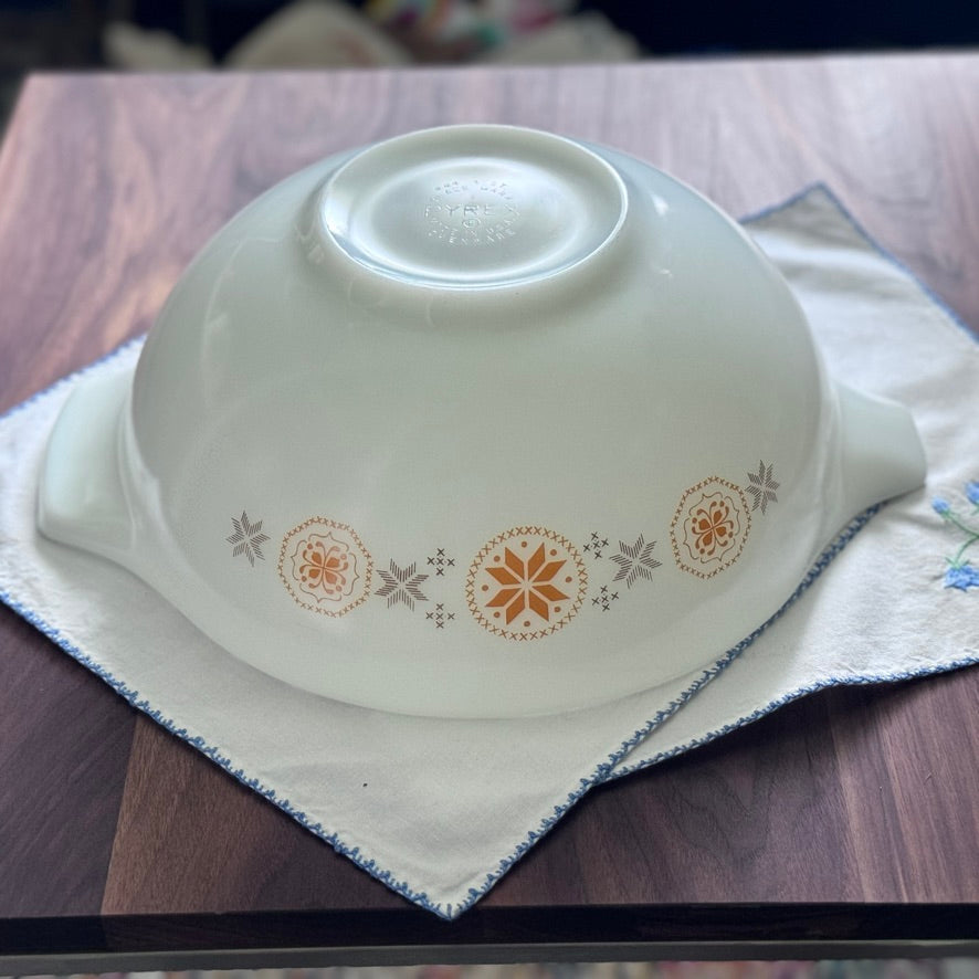 Town and Country 4QT Pyrex