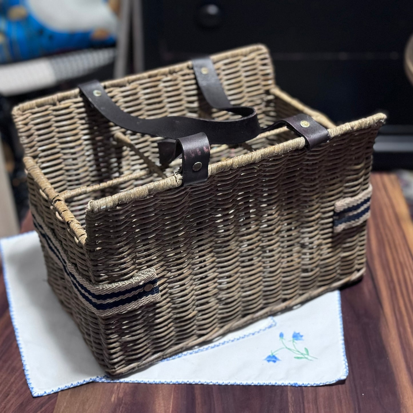 Wicker Bottle Carrier Basket
