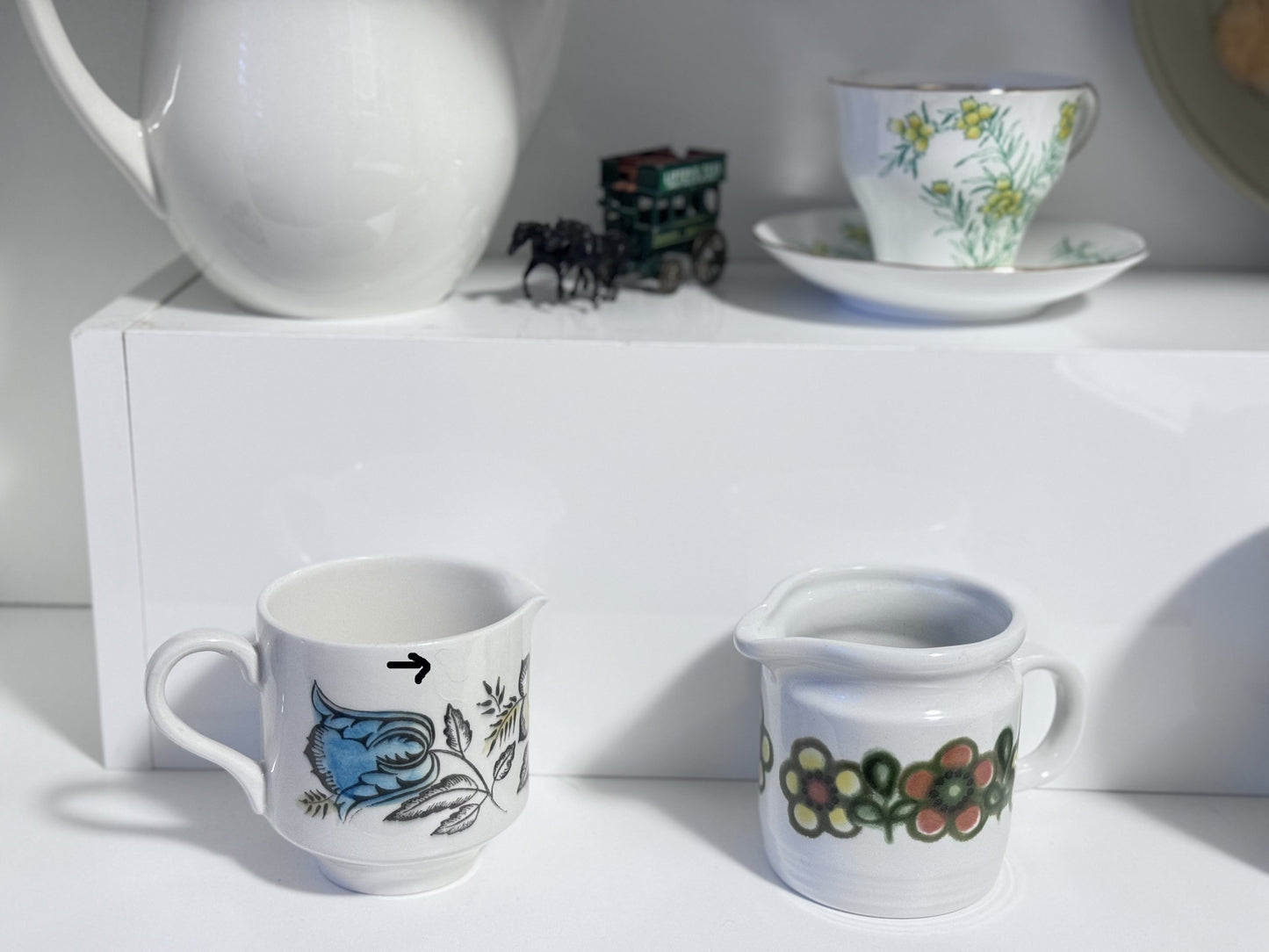 Broadhurst Kathie Winkle Creamer/Milk Cup and Cups/Saucers