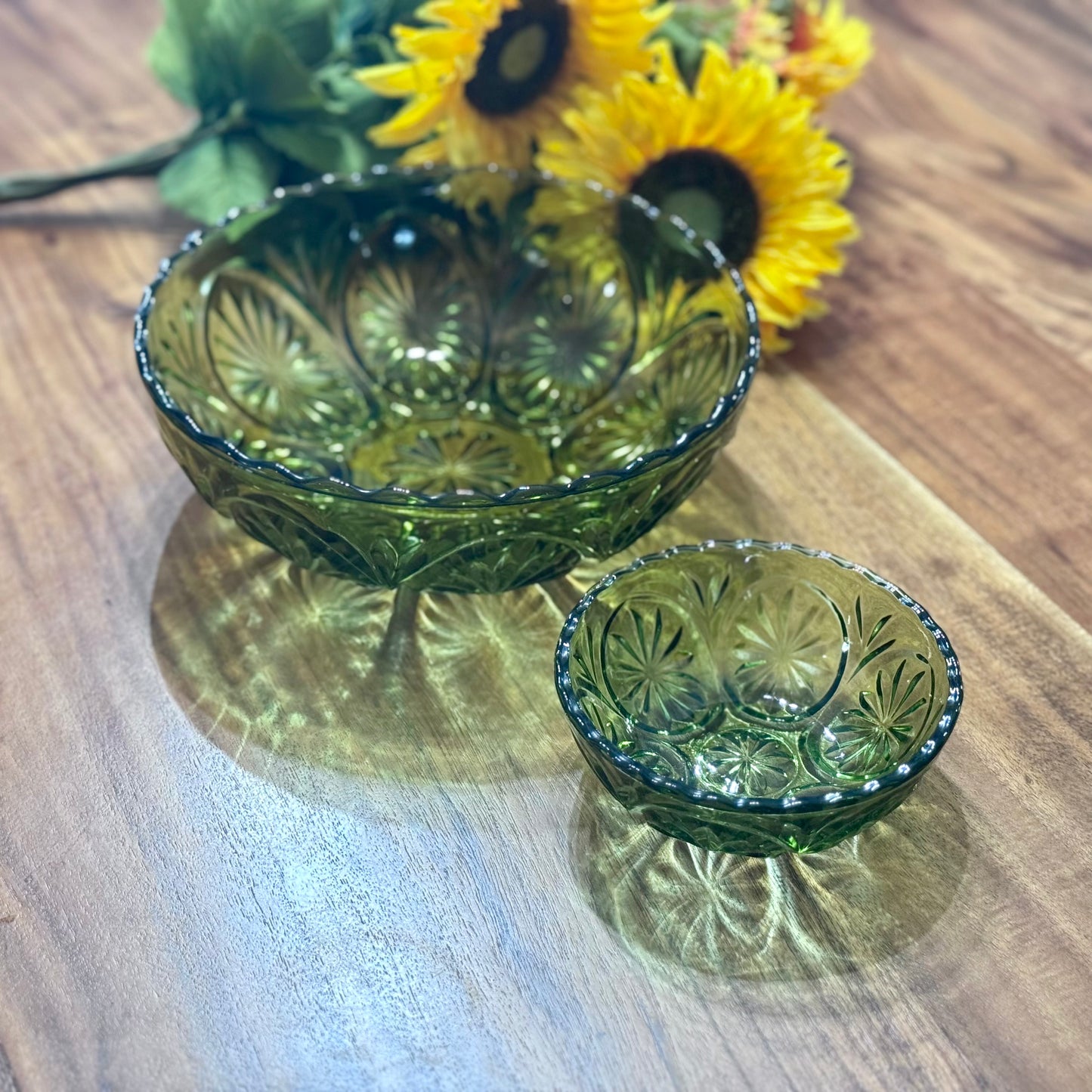Anchor Hocking Green Starburst Medallion Serving Bowl/Chip & Dip Set