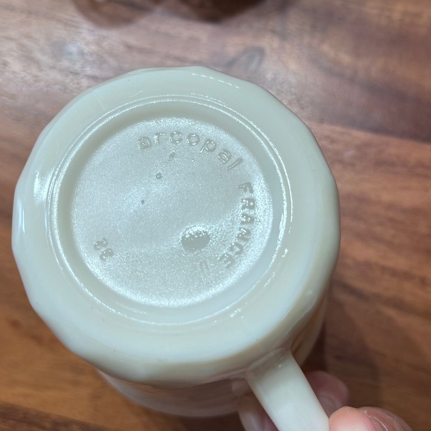 Arcopal France 'Victoria' Milk Glass Mugs