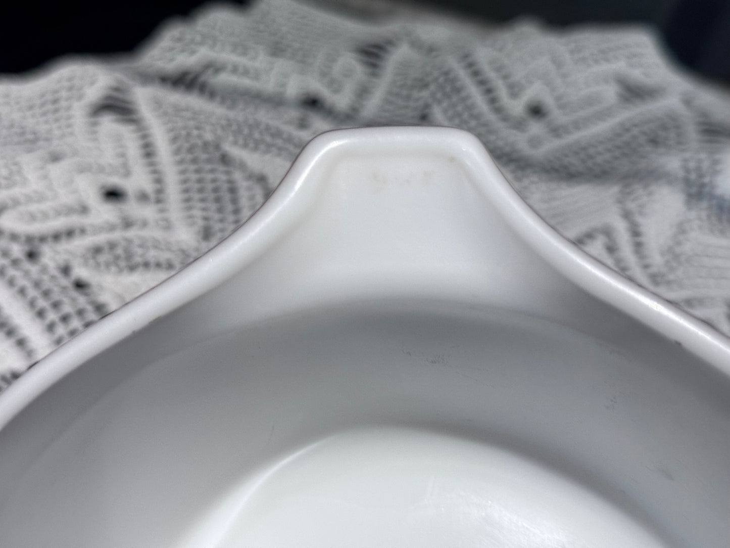 PYREX 'Old Orchard' 473 - 1 QT Casserole Dish