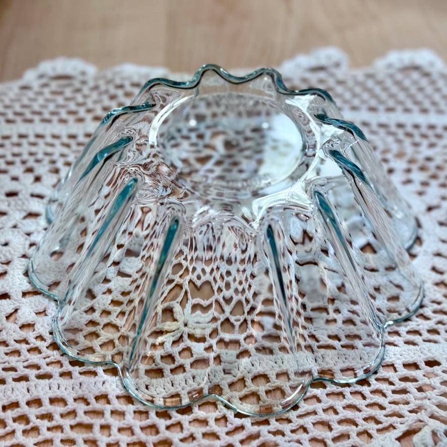 Pyrex Glass Ruffled/Fluted Bowl/Brioche Pan