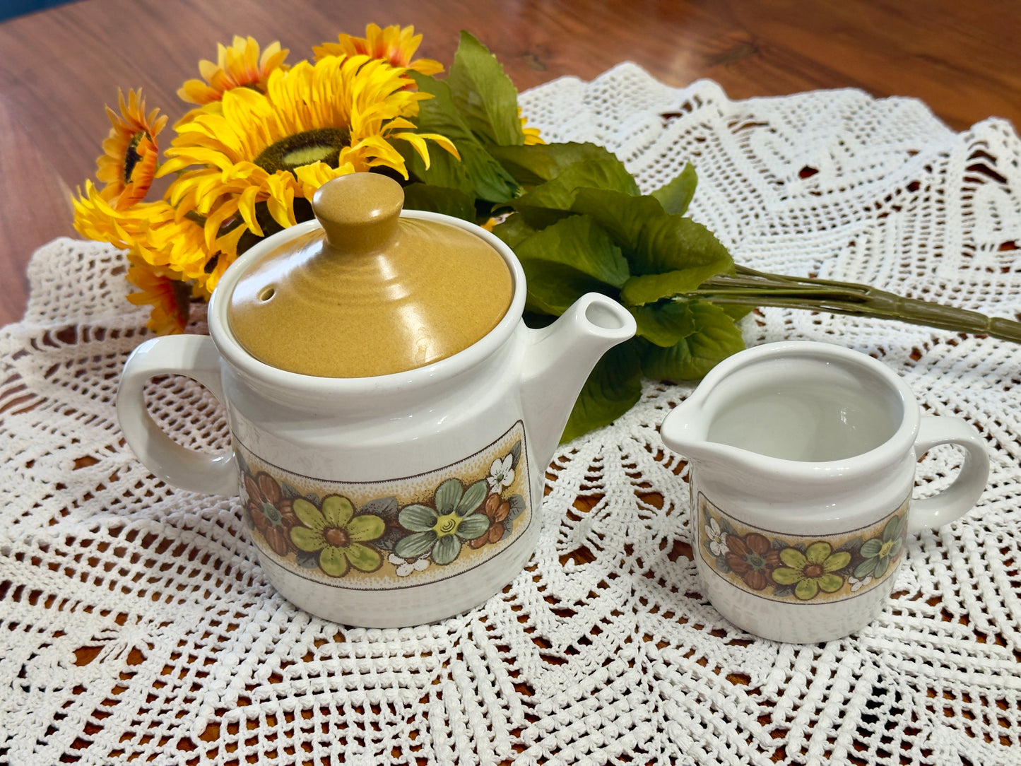 MYOTT England 'SIENNA' Teapot & Creamer