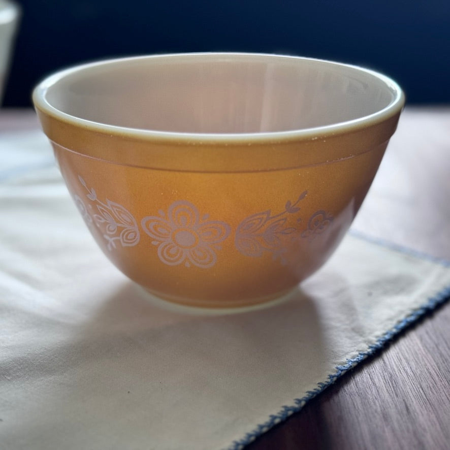 Pyrex Butterfly Gold Mixing/Nesting Bowls
