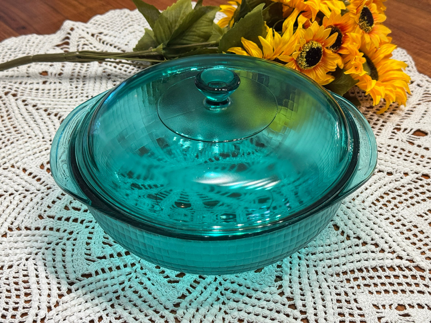 Pyrex Peacock Teal Basketweave 2 QT Lidded Casserole Dish