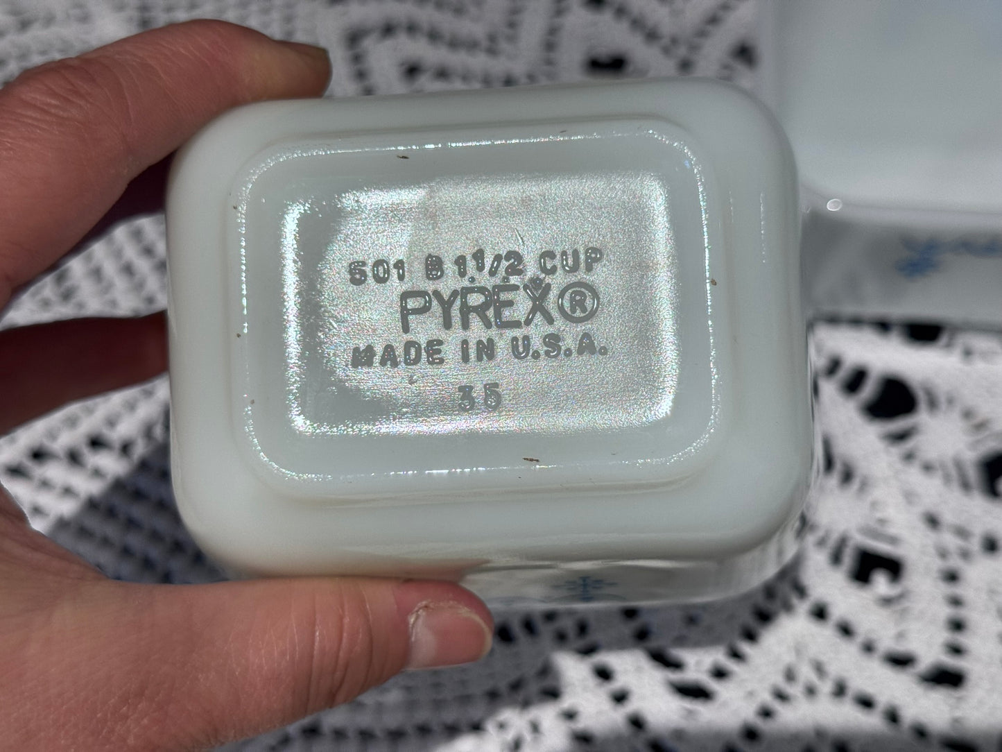 PYREX 501-B 'Snowflake Blue Garland' Refrigerator Dish