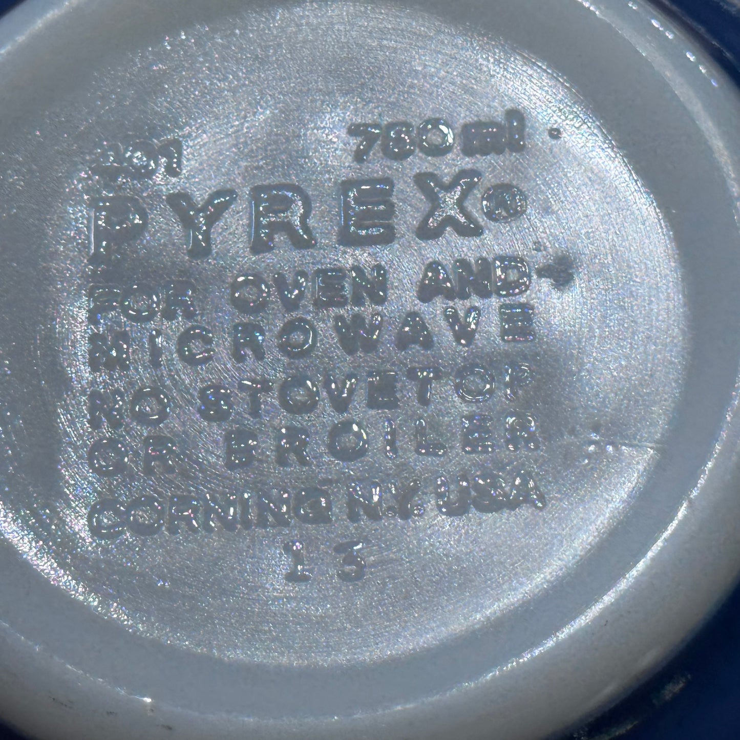PYREX 'Colonial Mist' 401 750ml Mixing Bowl
