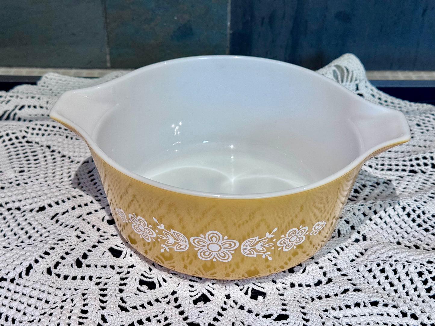 PYREX 'Butterfly Gold' 2 1/2 QT Casserole Dish