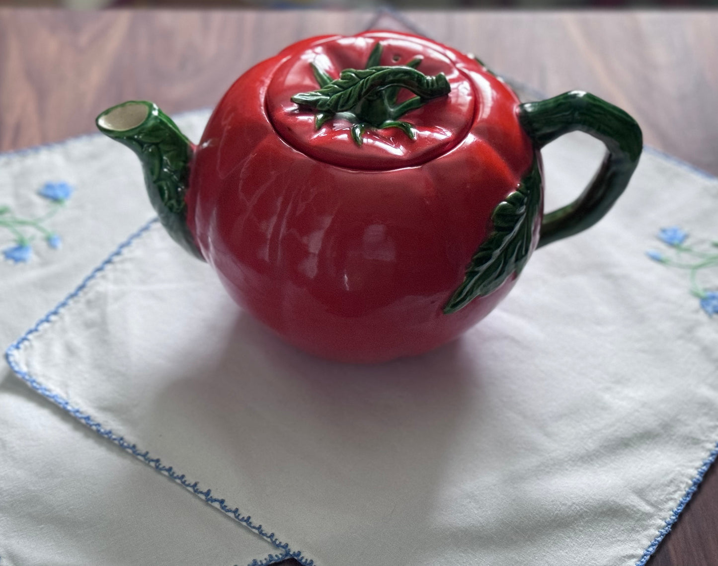 Tomato Tea Pot & Tomato Leaf Plate