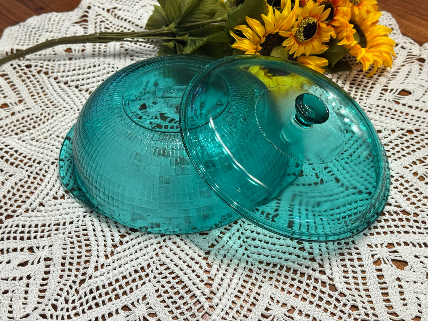 Pyrex Peacock Teal Basketweave 2 QT Lidded Casserole Dish