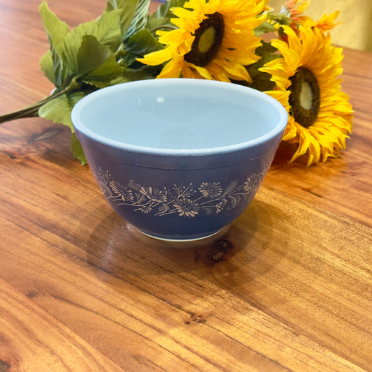 PYREX 'Colonial Mist' 401 750ml Mixing Bowl