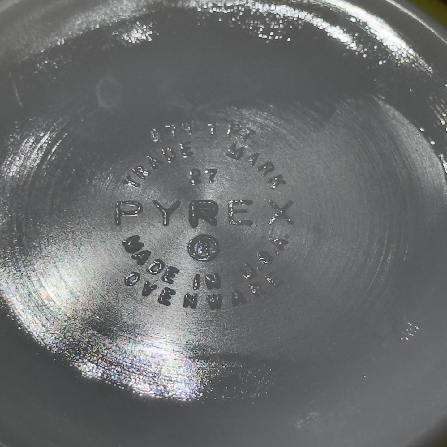 Yellow Pyrex 471 Round Casserole Dish
