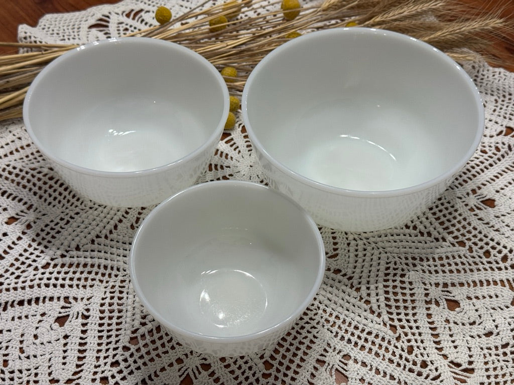 Anchor Hocking Fire-King Milk Glass Mixing Bowl Set