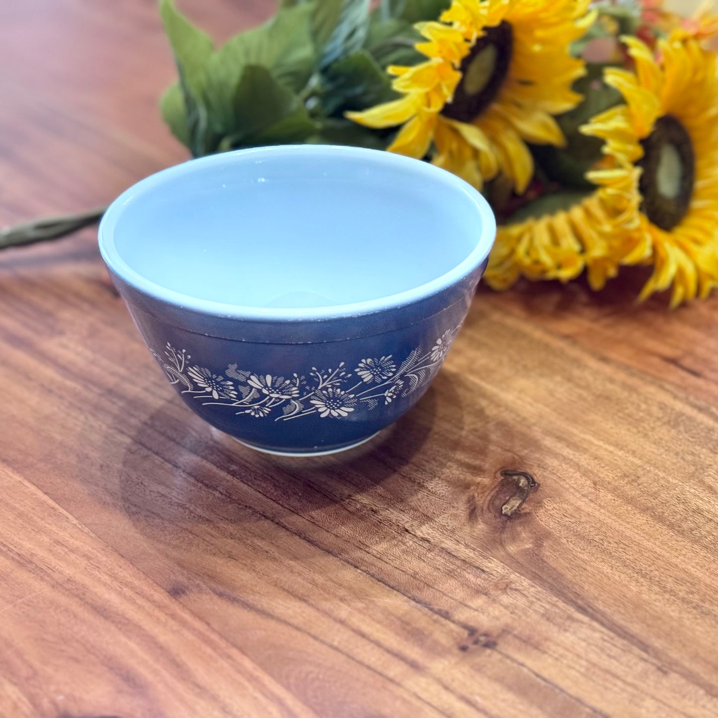 PYREX 'Colonial Mist' 401 750ml Mixing Bowl