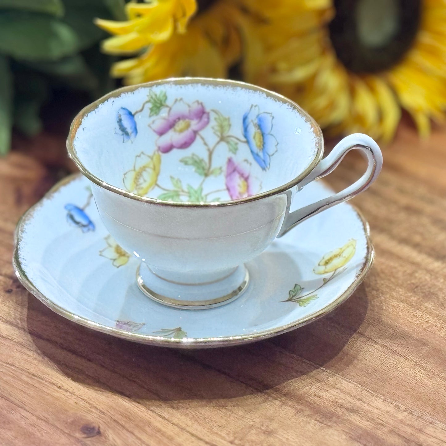 Royal Albert ANEMONE England Teacup & Saucer Set