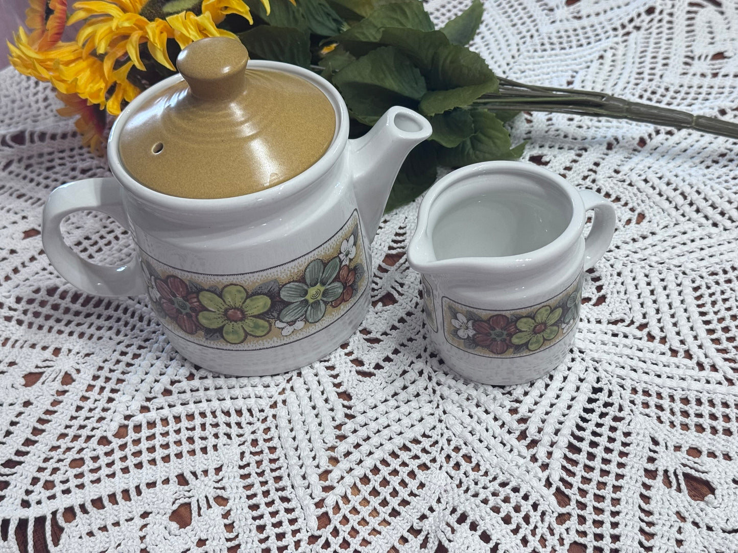 MYOTT England 'SIENNA' Teapot & Creamer