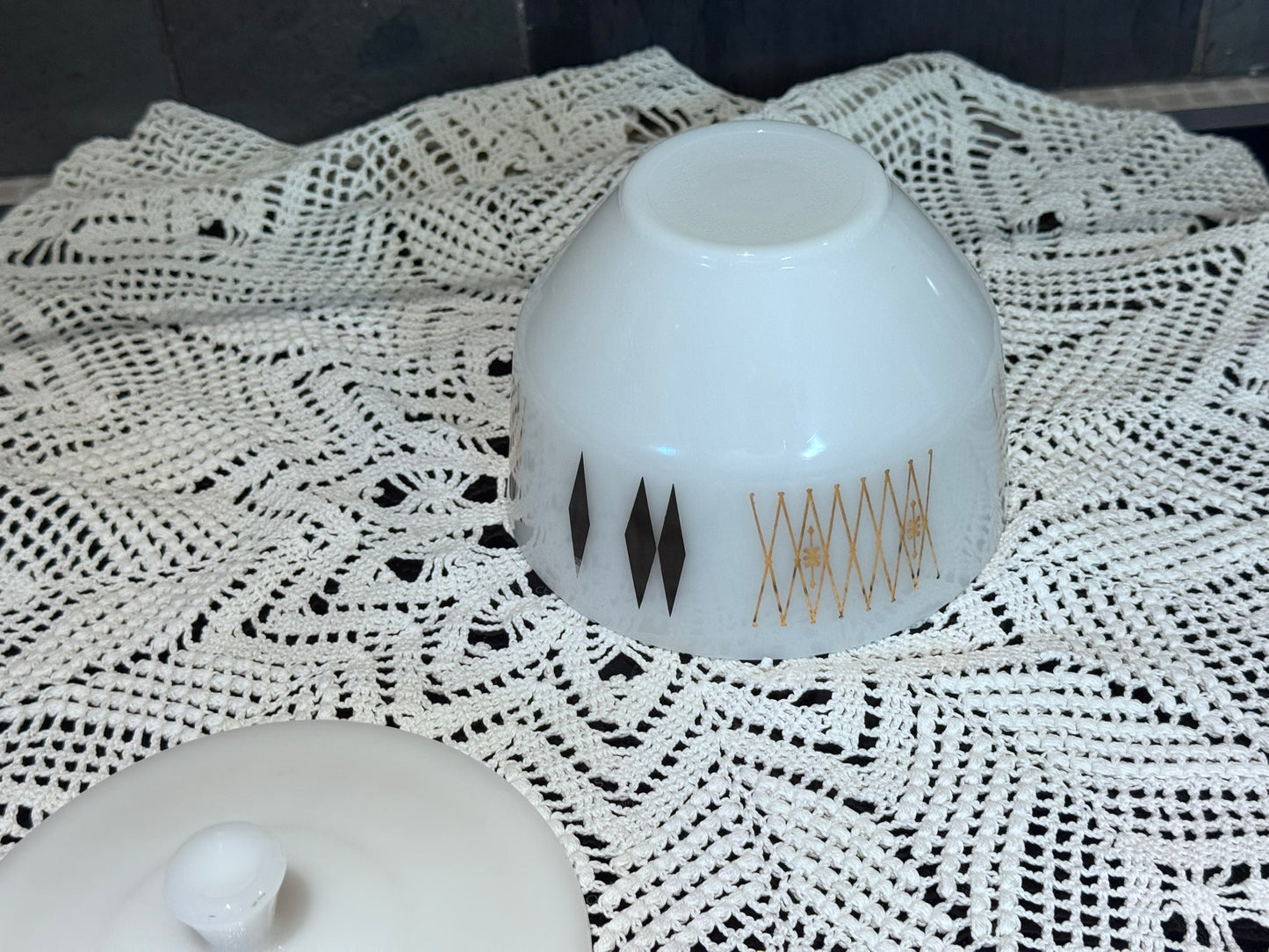 Federal Milk Glass 'Harlequin' 1 1/2 QT Casserole/Serving Dish