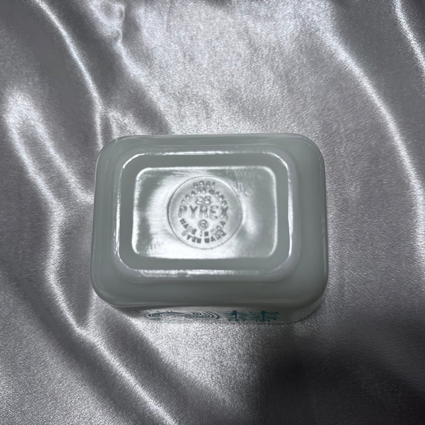 Pyrex Fridgie