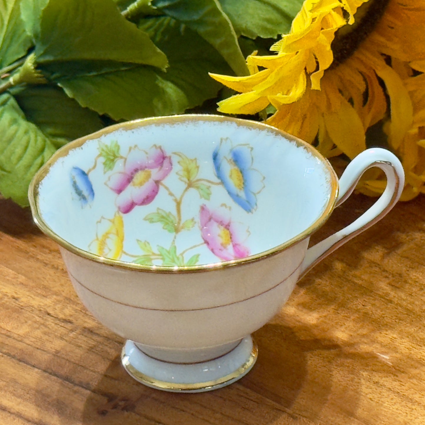 Royal Albert ANEMONE England Teacup & Saucer Set