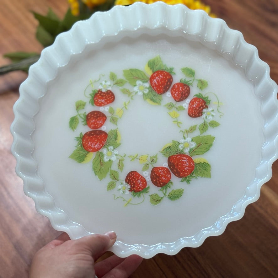 Arcopal France Strawberry Motif Flan/Pie Dish