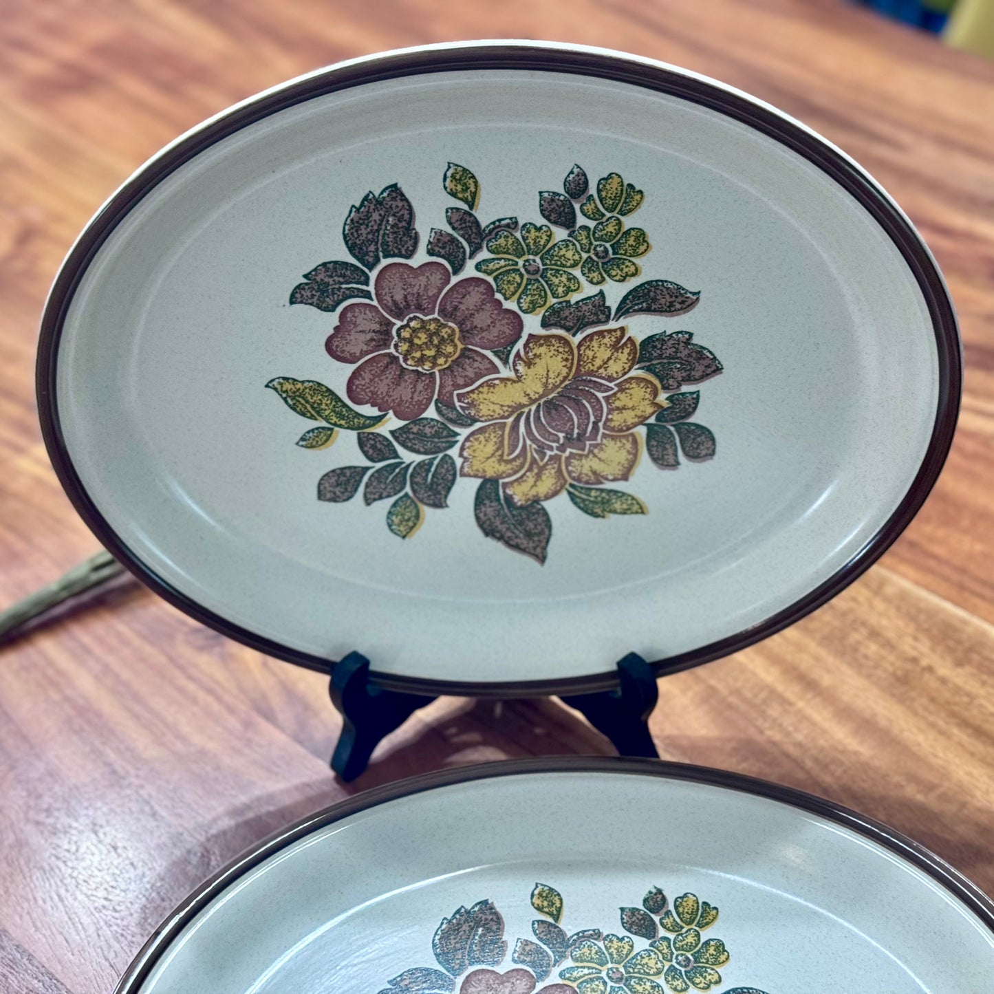 Barratts of Staffordshire England 'Charnwood' Oval Doverstone Serving Plates