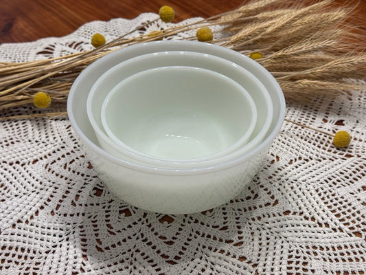 Anchor Hocking Fire-King Milk Glass Mixing Bowl Set