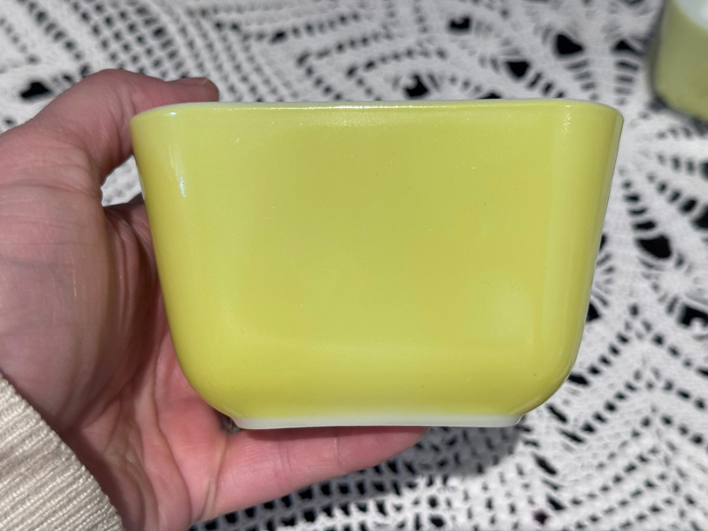 PYREX 501-B Yellow Refrigerator Dish