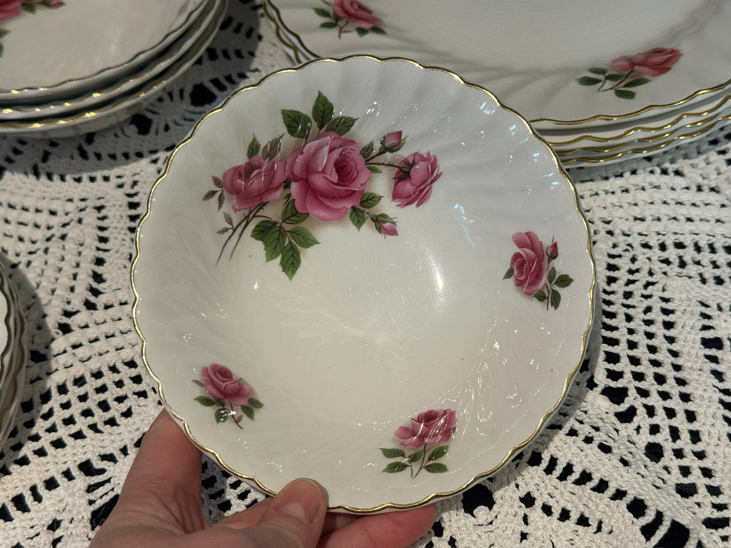 Johnson Brothers LYNMERE Dish Set