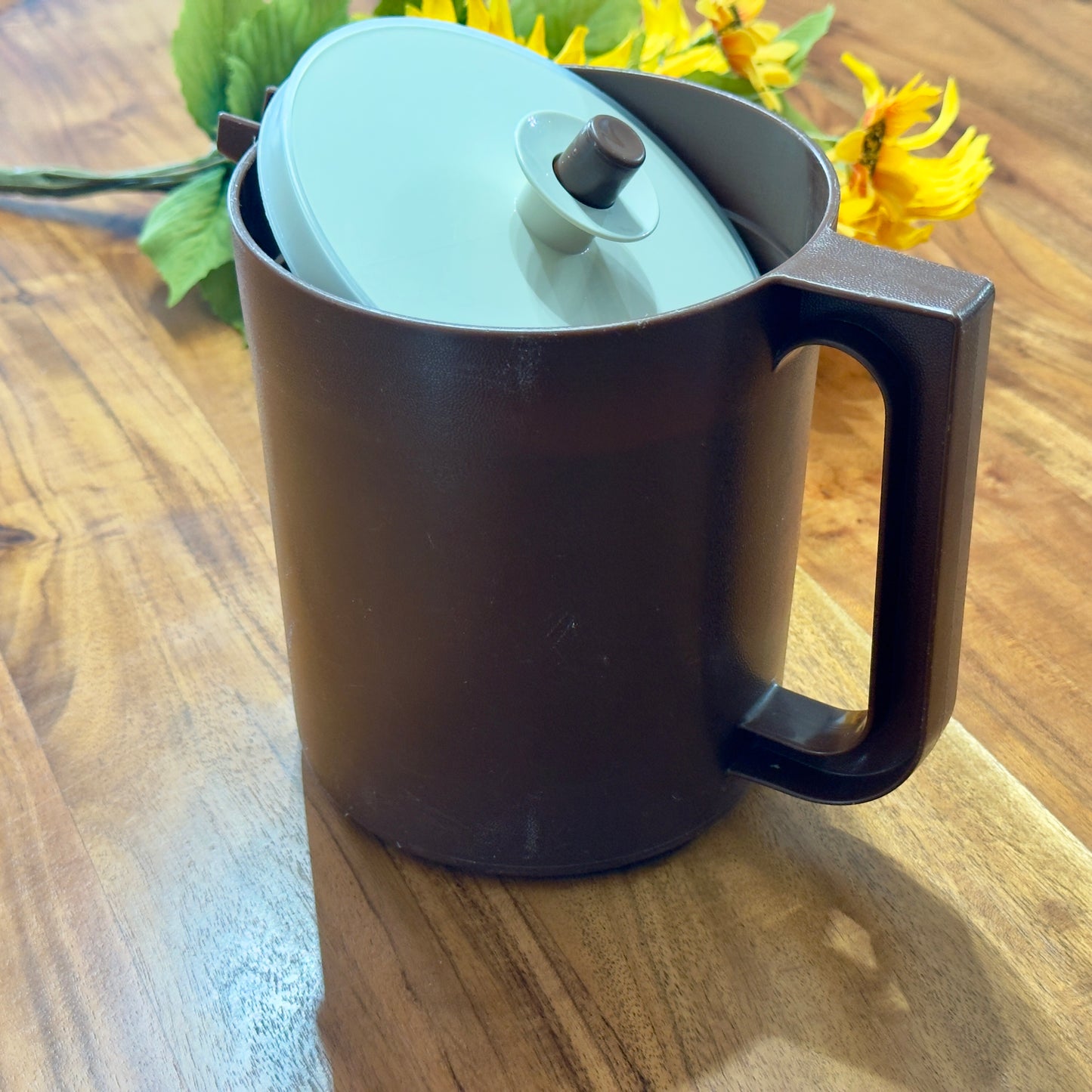 Brown Tupperware 1.5 Quart Pitcher